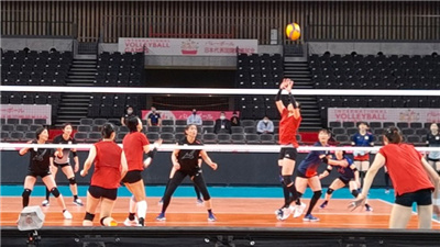 內部交流賽中郎平率領的中國女排以5:0戰勝日本女排