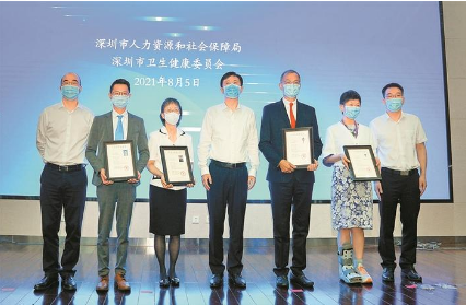 37位港籍醫生獲正高職稱 是國內首批獲得正高級職稱的港籍醫生