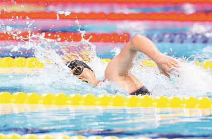 第十四屆全運會女子200米自由泳決賽中 湯慕涵斬獲第二金